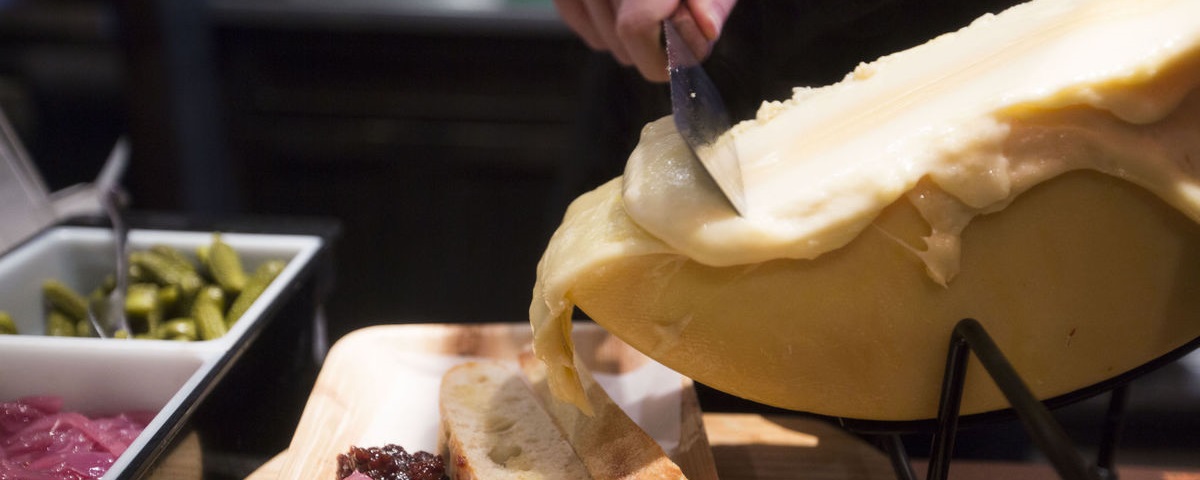 [:bg]Сирене Раклет - снимка[:en]Raclette Cheese - photo[:] | Fondue.bg